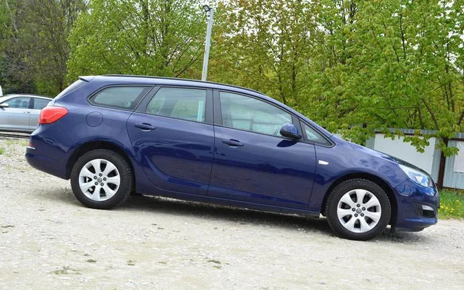 Opel Astra cena 24900 przebieg: 223000, rok produkcji 2013 z Radomyśl Wielki małe 277